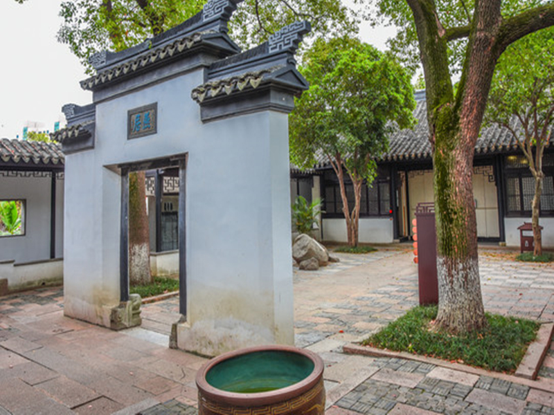 手工花磚與磚雕的搭配，表達新中式文化的裝修理念